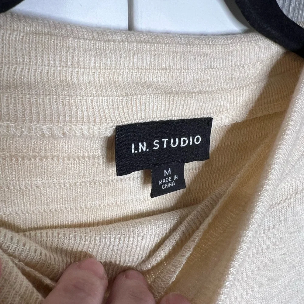 325. NWT I.N. Studio Asymmetrical Ribbed Cream Women's Lightweight Sweater M - Picture 5 of 7